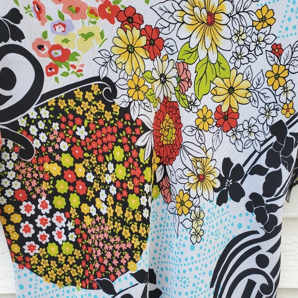 Floral Patterned Top - Picture 4 of 5